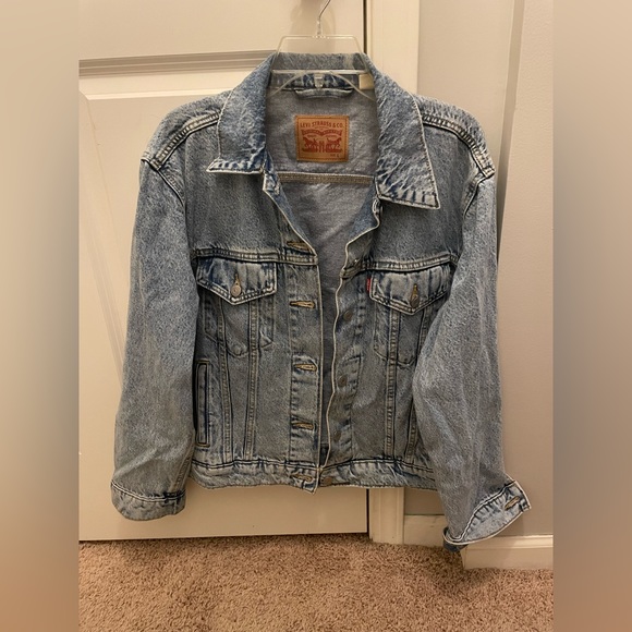 Brand New Levi Denim Jacket. Never work.